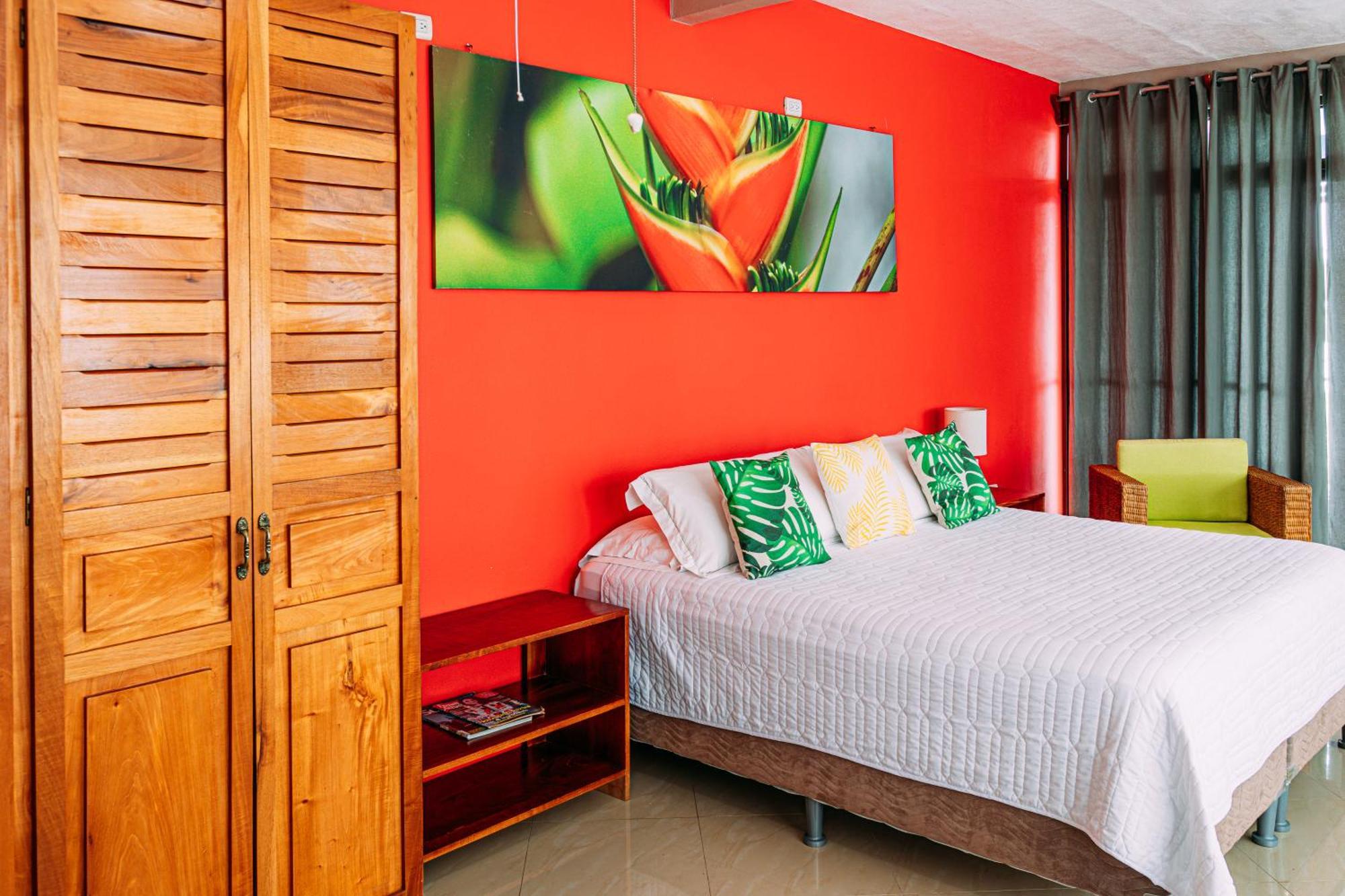 Tinajas Arenal Lakefront Lodge Нуево-Аренал Екстер'єр фото