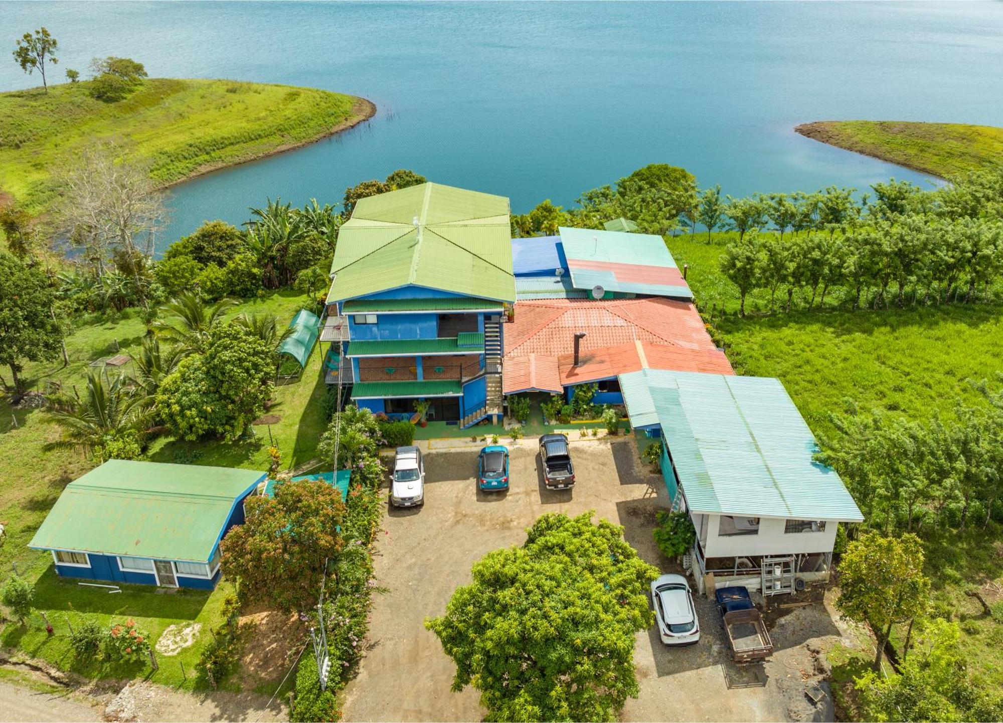 Tinajas Arenal Lakefront Lodge Нуево-Аренал Екстер'єр фото
